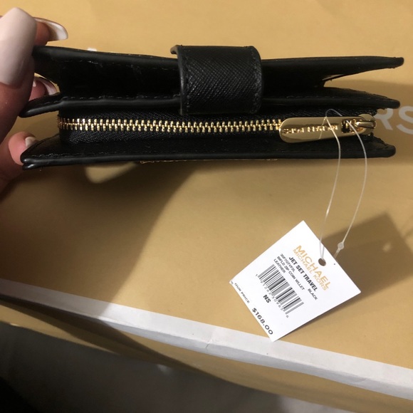 Brand new mk wallet - Picture 3 of 5